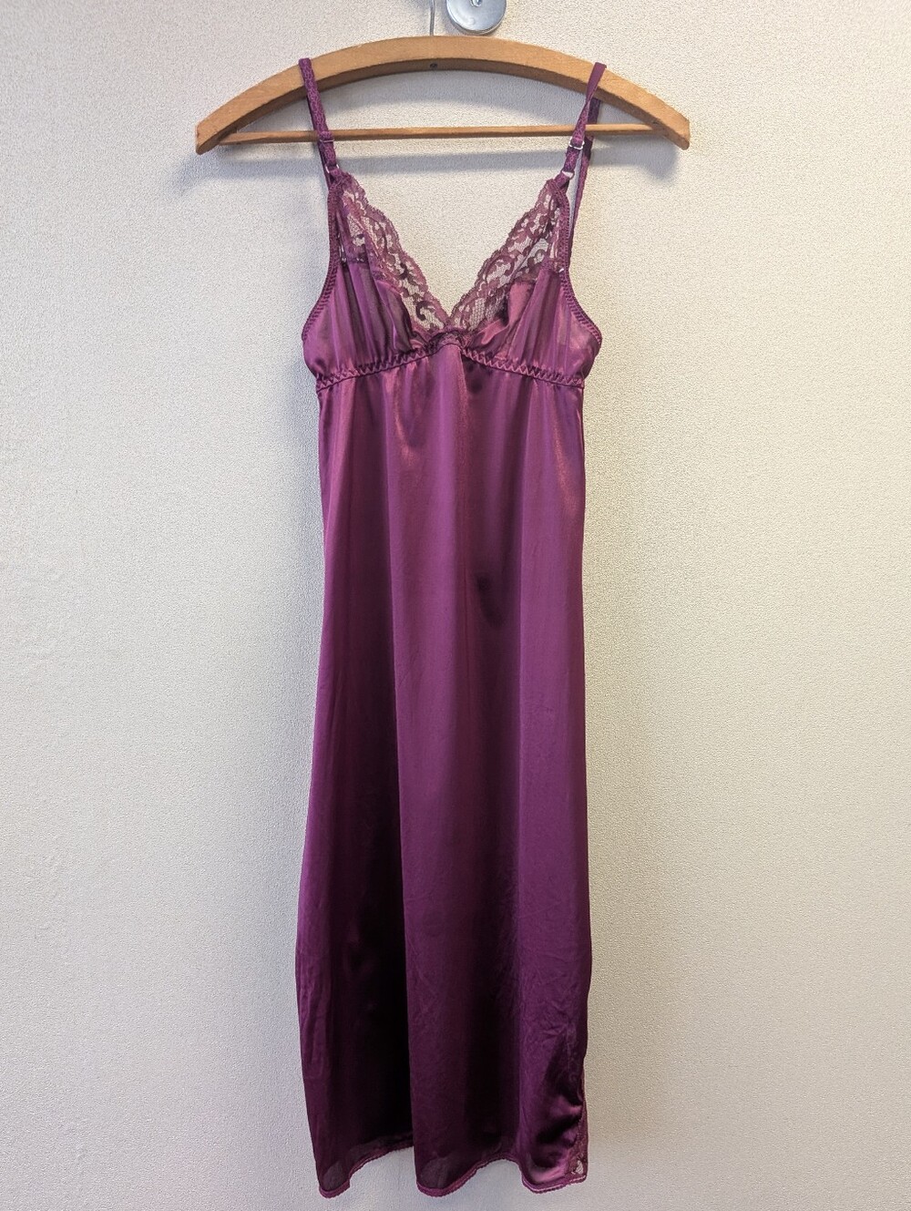 Sweet Nothings Maidenform Vintage Lace Slip Nightdress - Plum